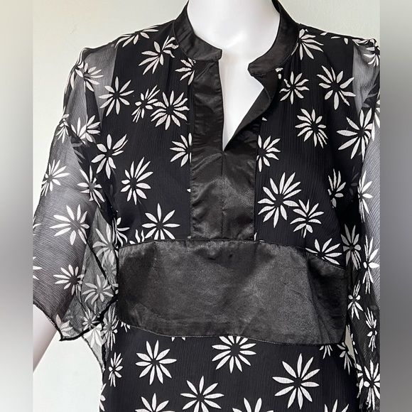 Saint Tropez West - Women’s Black Floral Blouse Sz MD - Picture 2 of 6